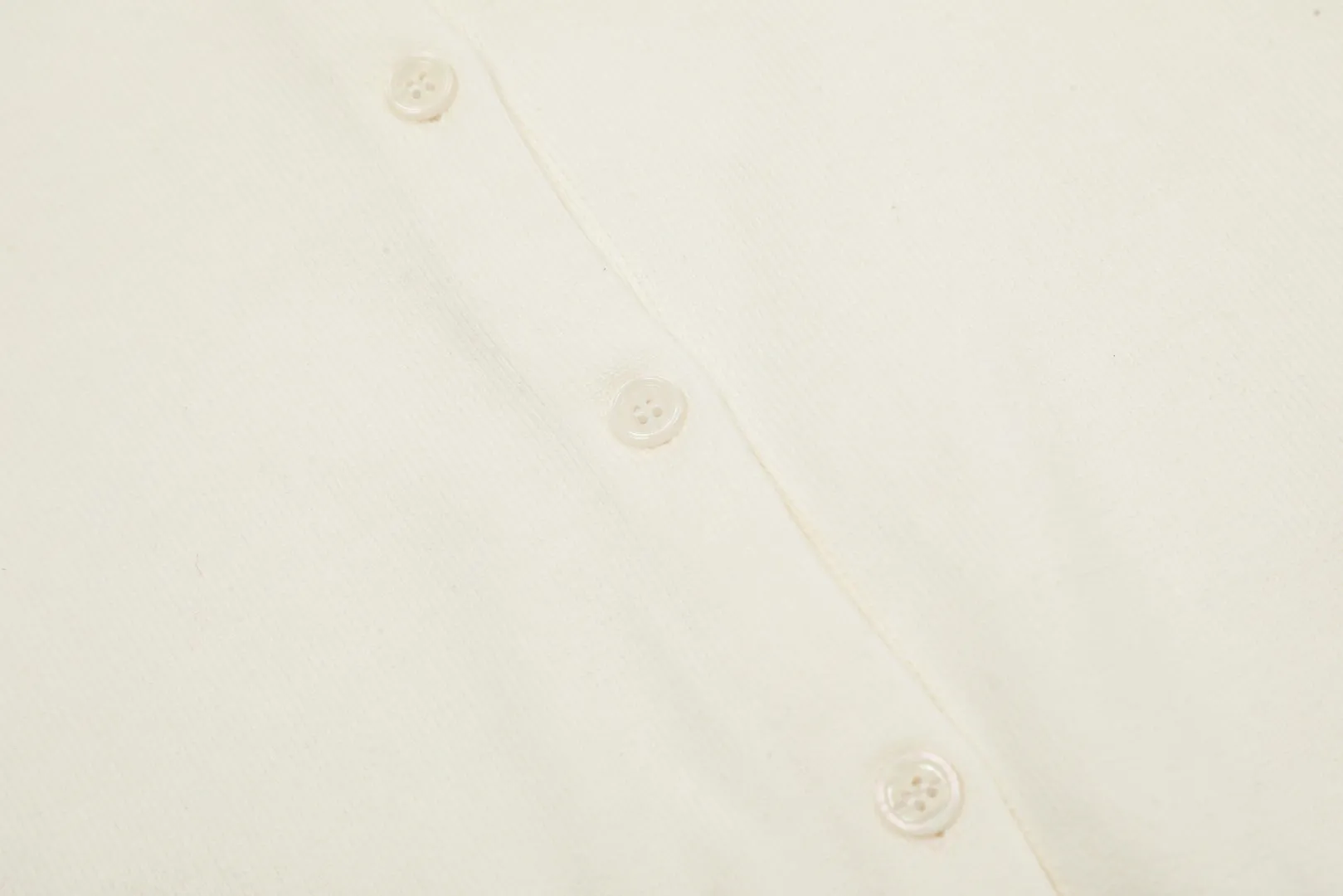 🅿️190 "Top Quality" Style Number: DS010# [Ralph Lauren Solid Color Round Neck Basic Pony Embroidered Logo Knitted Cardigan Long Sleeve] ✅Ralph Lauren Classic Basic Versatile Jersey Cardigan Long Sleeve Small Jacket ✅Main supplier of platform live broadcast wholesale entities ✅ZP quality 1:1 pattern making Scan the code to enter the GF website Counter quality ✅Details and quality The only one in Guangzhou Imported quality cotton yarn Mainly high-end Cost-effective, good quality, no need to say more ✅The version is restored to the original, loose, comfortable and stress-free, simple is high-end, classic is timeless ✅The upper body is simple and easy to match, a must-have for goddess ootd. Good-looking clothes are never picky. A must-have in the goddess’ wardrobe. Size: S-XL Color: Off-white, light blue, pink, khaki, army green, gray, navy, black, Chinese red, mint green
